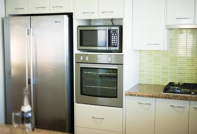 Superior 2-bedroom flat with sea view, Xanadu Resort