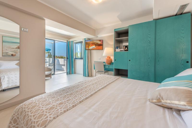 اتاق لوکس با چشم‌انداز دریا, Acacia Marina