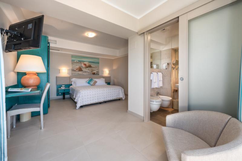 اتاق لوکس با چشم‌انداز دریا, Acacia Marina