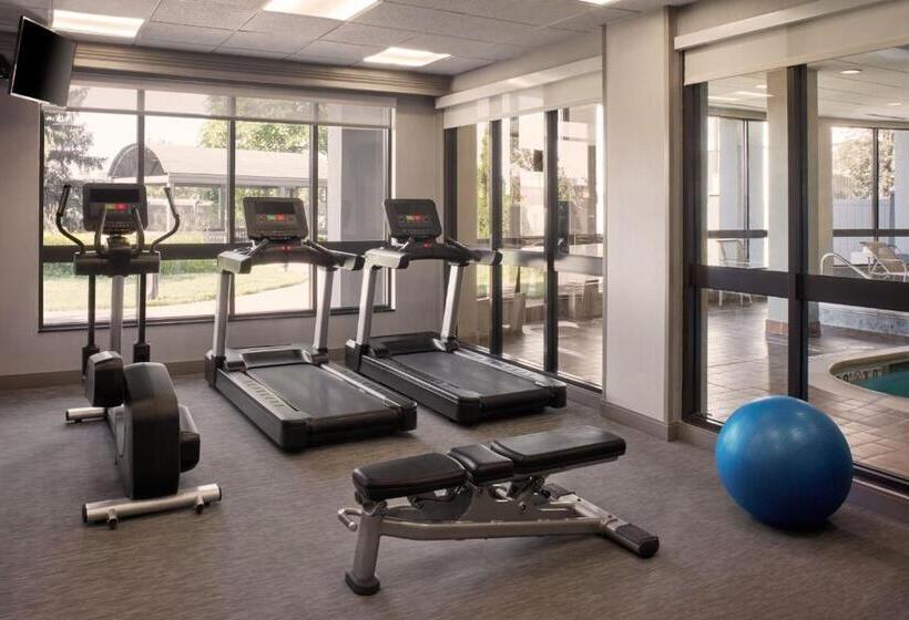 מיטת קינג בסוויטה, Courtyard By Marriott Mississaugaairport Corporate Centre West