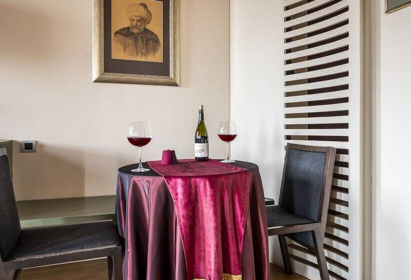 سوییت سوپریور, Ansen Hotel And Suites