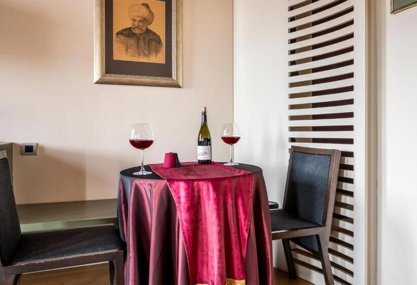 سوییت سوپریور, Ansen Hotel And Suites