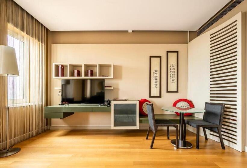 سوییت سوپریور, Ansen Hotel And Suites