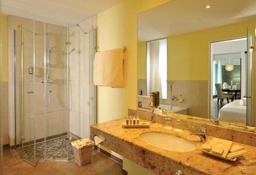 Suite with lake view, Resort Mark Brandenburg & Fontane Therme