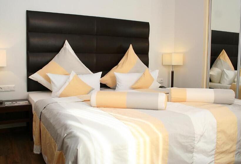 Suite with lake view, Resort Mark Brandenburg & Fontane Therme