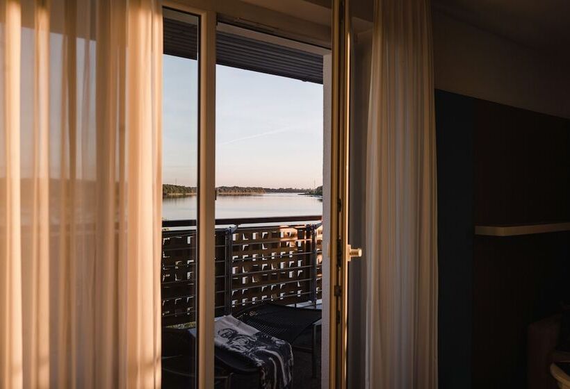 Superior room with lake view, Resort Mark Brandenburg & Fontane Therme
