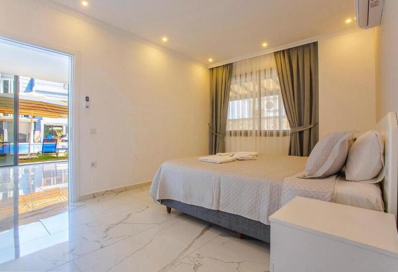 استودیو استاندارد با چشم‌انداز استخر, Nur Suites & Hotels