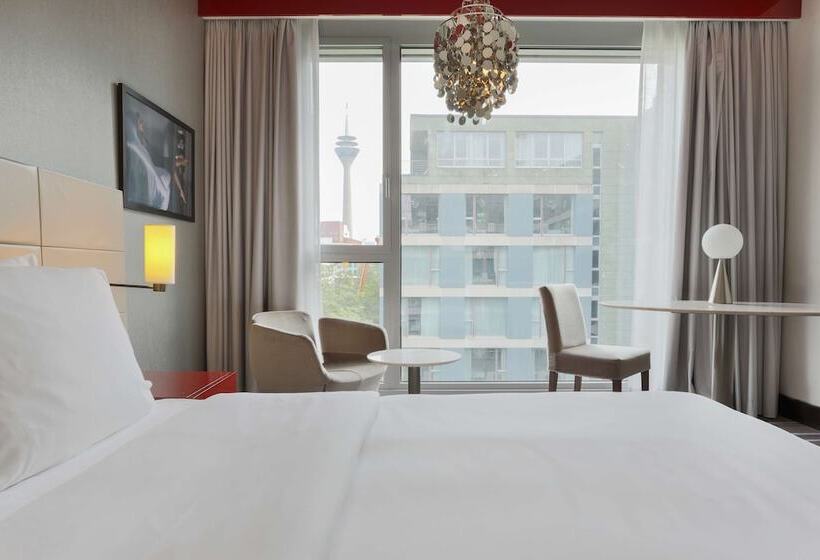 Номер Стандарт, Radisson Blu Media Harbour Hotel, Düsseldorf
