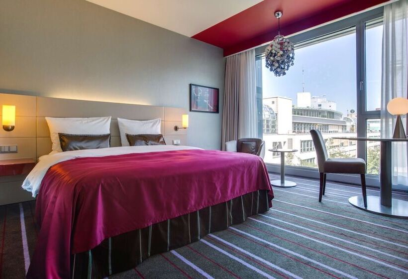 Номер Стандарт, Radisson Blu Media Harbour Hotel, Düsseldorf