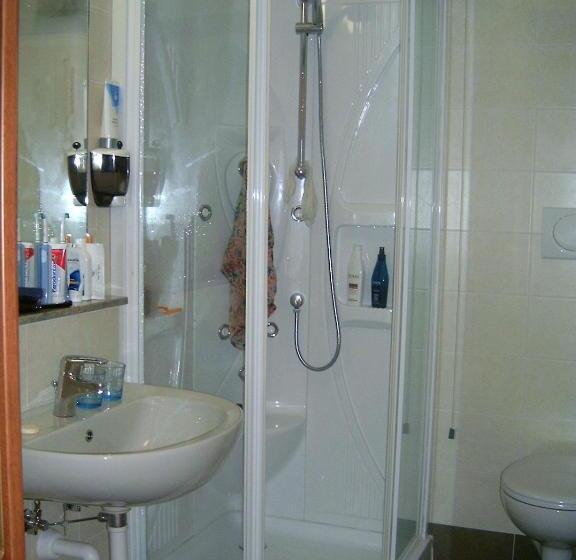 Superior room with lake view, Azalea