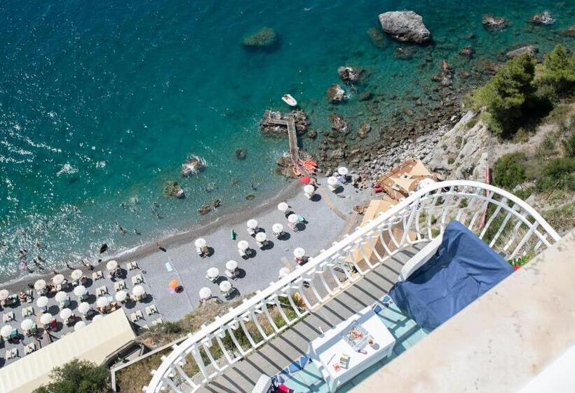 سوییت جونیور با چشم‌انداز دریا, La Ninfa