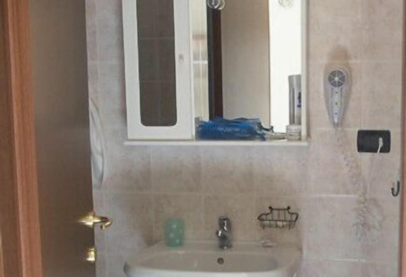 اتاق استاندارد یک نفره, Serafino