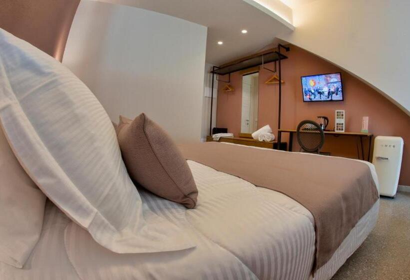 سوییت جونیور با بالکن, Stella Del Mare