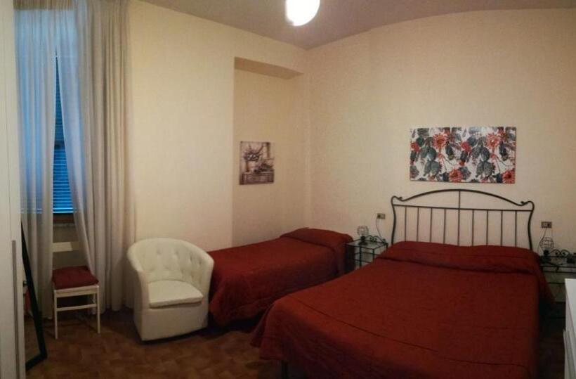 Quarto Triplo Estandar, Universo