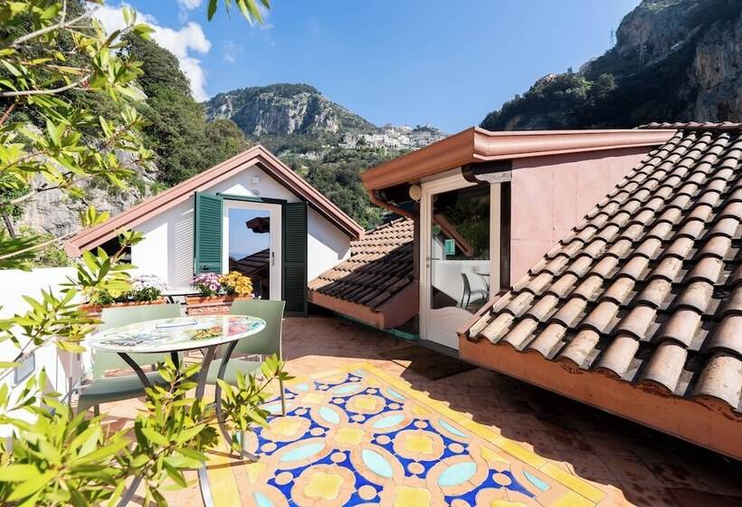 سوییت جونیور با چشم‌انداز دریا, Villa Annalara Charme And Relax