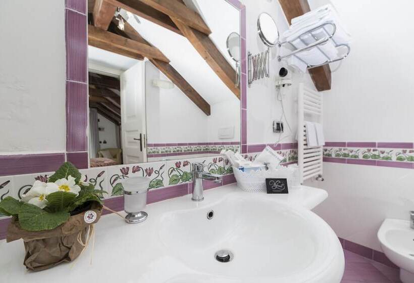 سوییت جونیور با چشم‌انداز دریا, Villa Annalara Charme And Relax