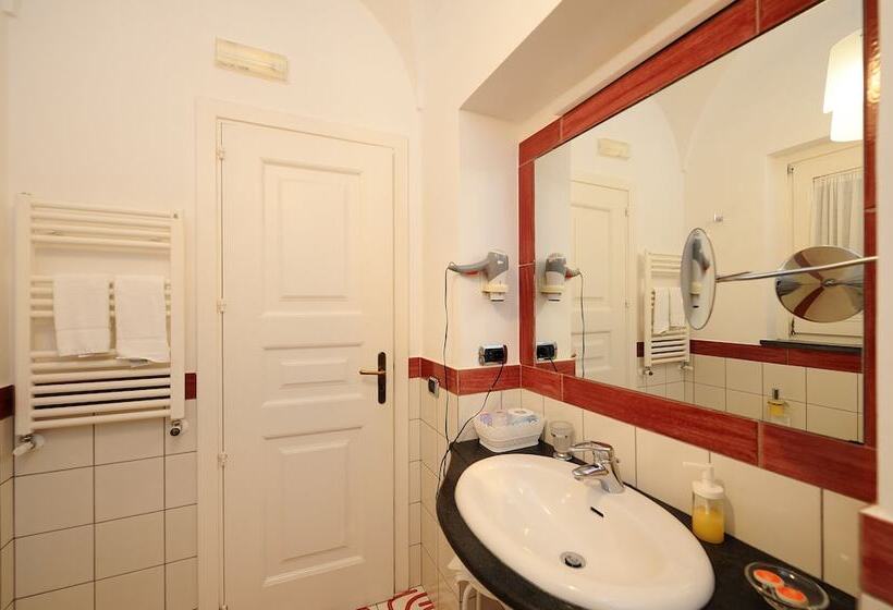 اتاق لوکس چهار تخته, Villa Annalara Charme And Relax