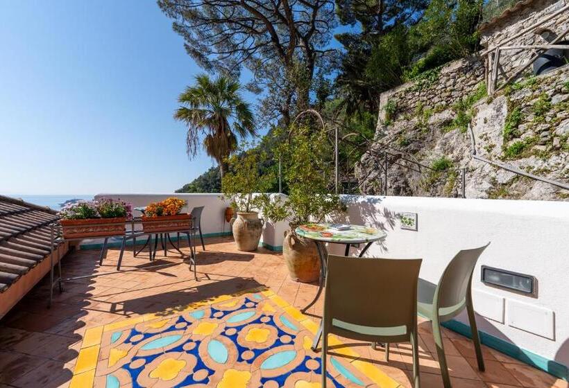 سوییت جونیور با چشم‌انداز دریا, Villa Annalara Charme And Relax