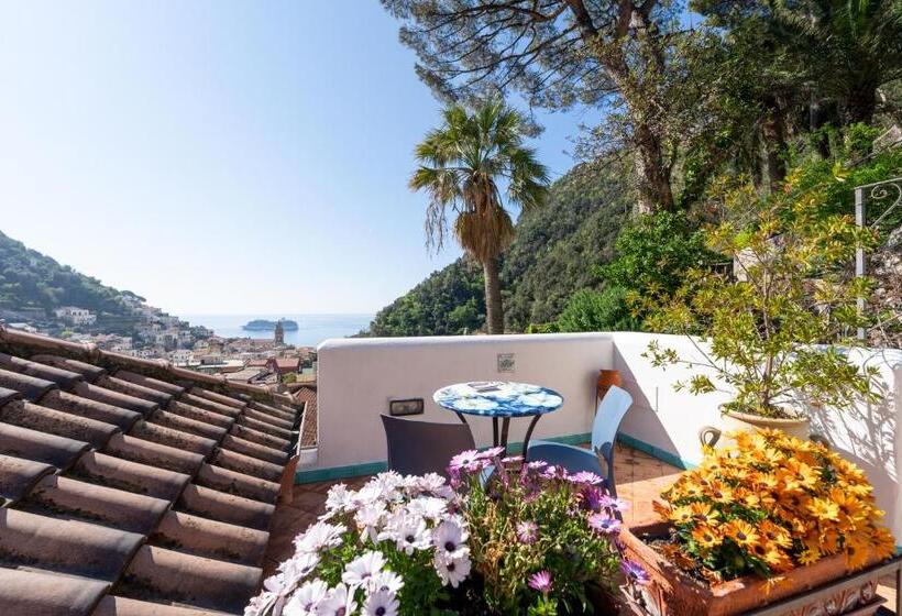 اتاق سه نفره دلوکس با چشم‌انداز دریا, Villa Annalara Charme And Relax