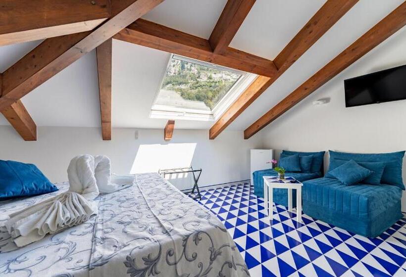 اتاق سه نفره دلوکس با چشم‌انداز دریا, Villa Annalara Charme And Relax