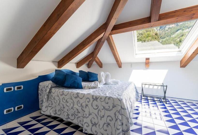 اتاق سه نفره دلوکس با چشم‌انداز دریا, Villa Annalara Charme And Relax