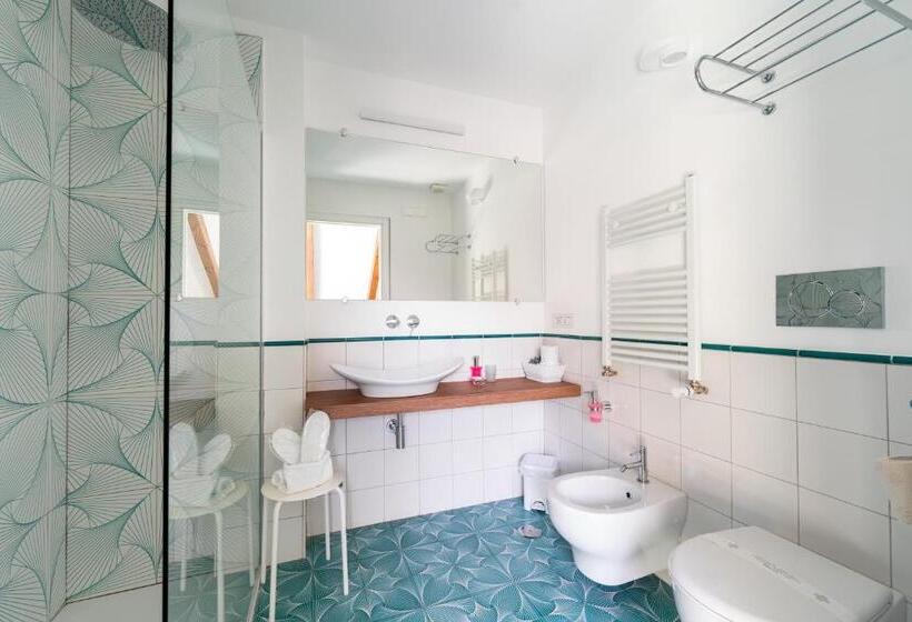 سوییت جونیور با چشم‌انداز دریا, Villa Annalara Charme And Relax
