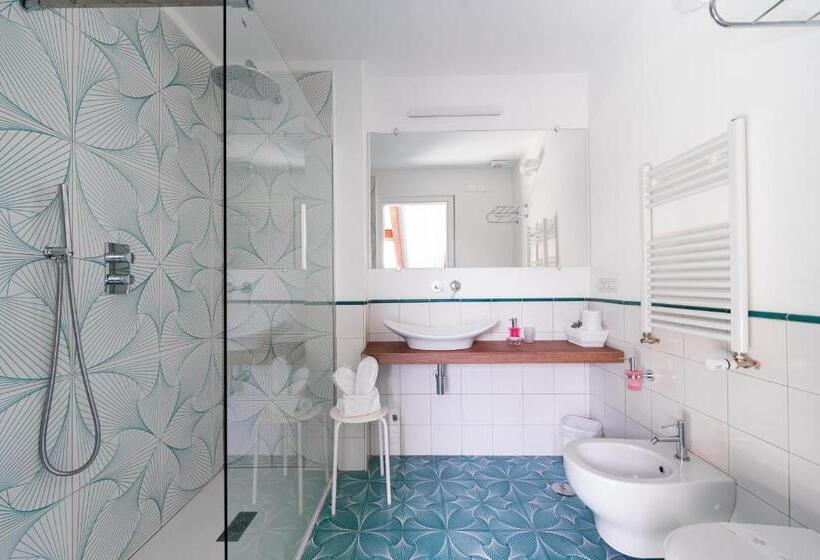 سوییت جونیور با چشم‌انداز دریا, Villa Annalara Charme And Relax