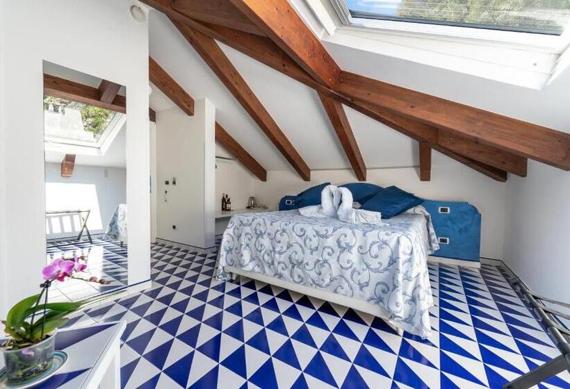اتاق سه نفره دلوکس با چشم‌انداز دریا, Villa Annalara Charme And Relax