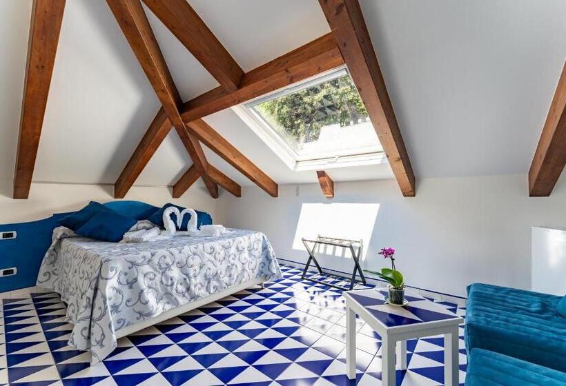 اتاق سه نفره دلوکس با چشم‌انداز دریا, Villa Annalara Charme And Relax