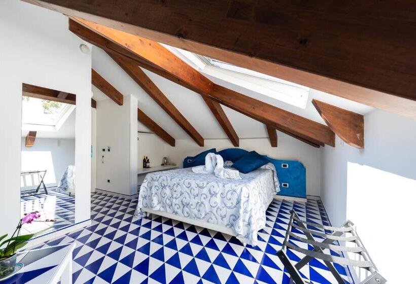 اتاق سه نفره دلوکس با چشم‌انداز دریا, Villa Annalara Charme And Relax
