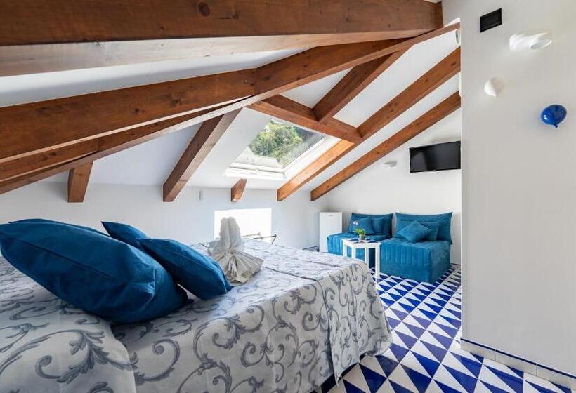 اتاق سه نفره دلوکس با چشم‌انداز دریا, Villa Annalara Charme And Relax