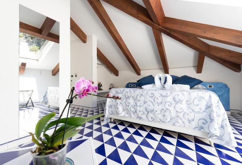 اتاق سه نفره دلوکس با چشم‌انداز دریا, Villa Annalara Charme And Relax