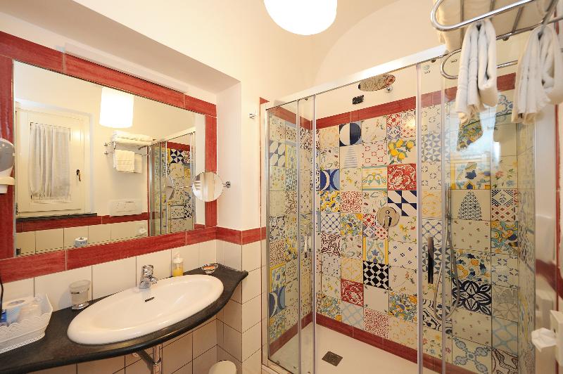 اتاق لوکس چهار تخته, Villa Annalara Charme And Relax