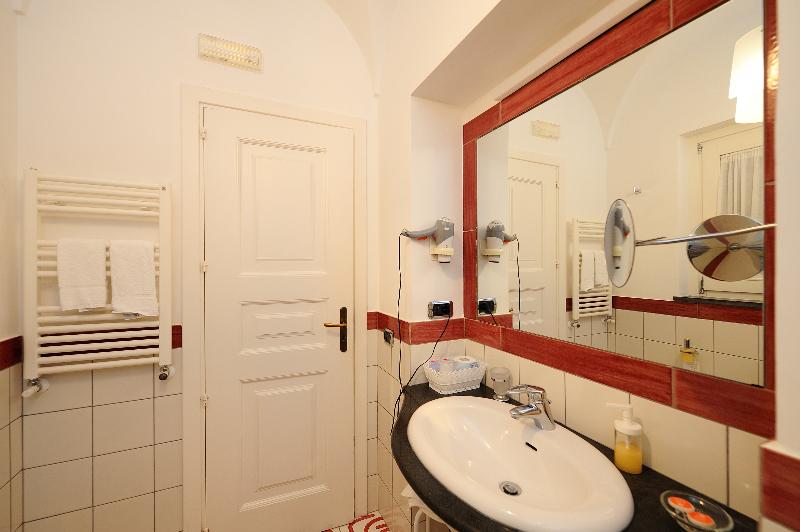 اتاق لوکس چهار تخته, Villa Annalara Charme And Relax