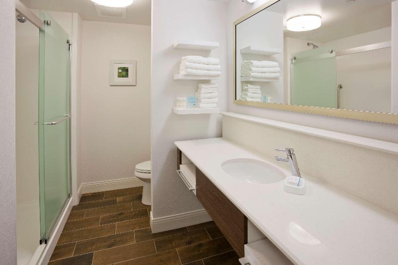 מיטת קינג בסוויטה, Comfort Inn & Suites