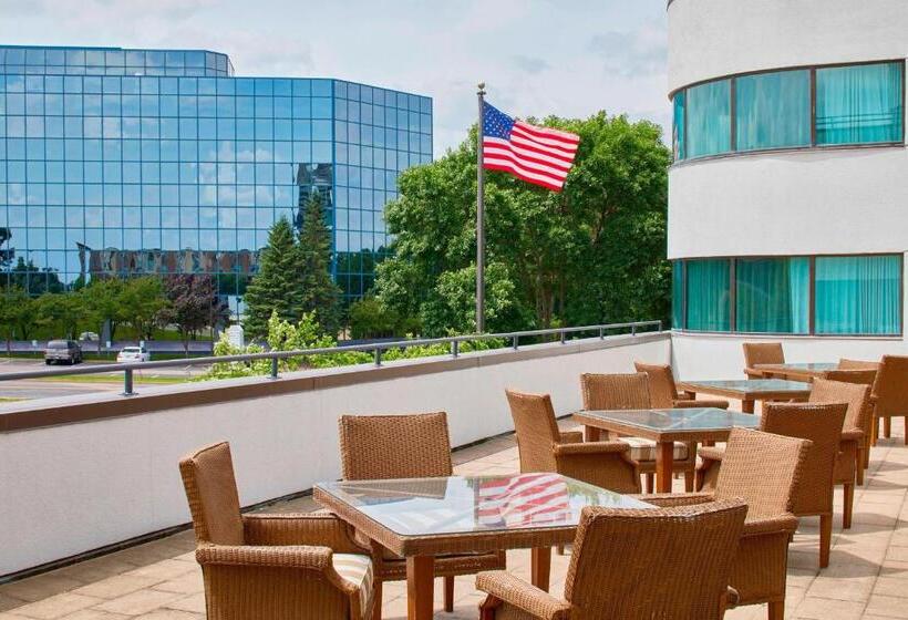 キングサイズベッドのスイートルーム, Minneapolis Marriott West