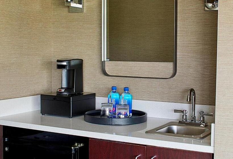 סוויטה, Minneapolis Marriott West