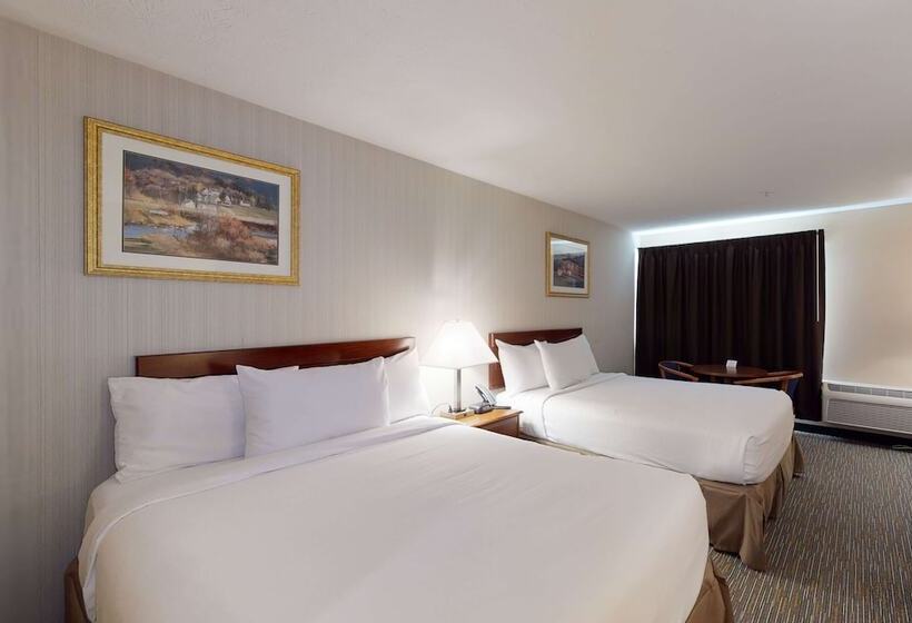스탠다드 룸 더블 침대 2개, Ramada By Wyndham Strasburg   Shenandoah Valley