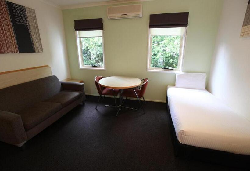 디럭스 룸 킹사이즈 침대, Red Bridge Motor Inn
