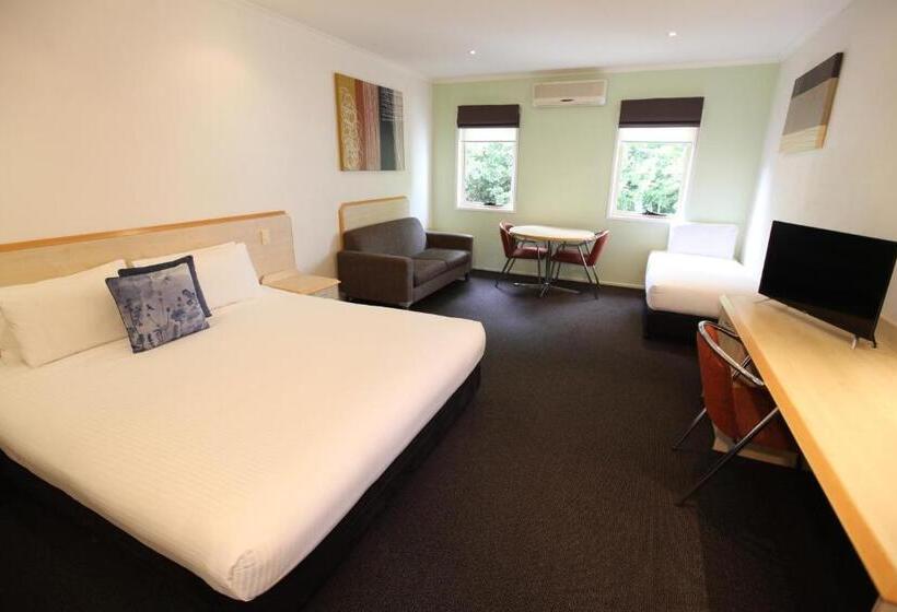 带大床的高级房间, Red Bridge Motor Inn