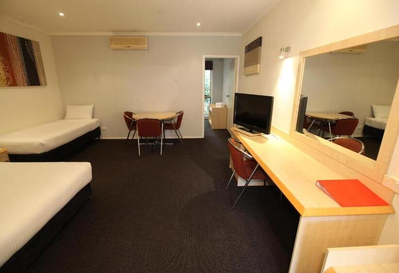패밀리 룸, Red Bridge Motor Inn