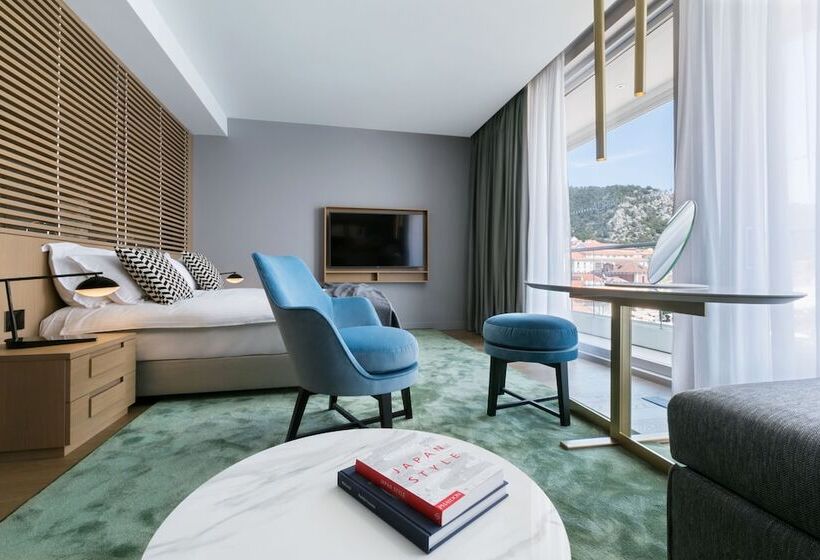سوئیت پنت هاوس, Adriana Hvar Spa