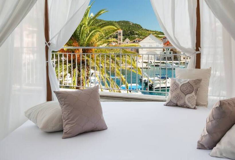مجموعه ویستا شهر, Adriana Hvar Spa