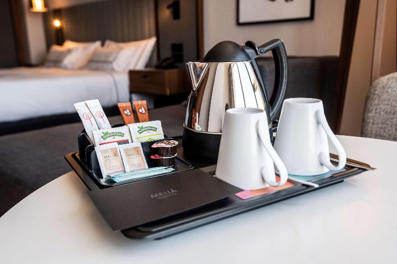جناح جونيور, Meliá Valencia