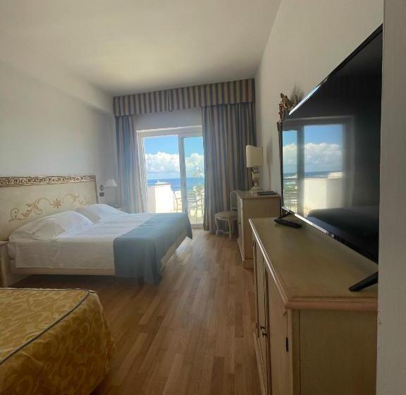 Superior 3 pers. Havudsigt, Punta Campanella Resort & Spa