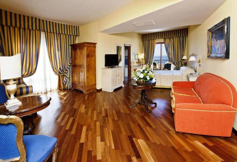 سوییت جونیور با چشم‌انداز دریا, Punta Campanella Resort & Spa
