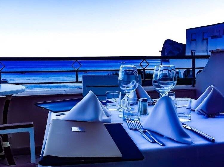 اتاق سوپریور با چشم‌انداز دریا و بالکن, Punta Campanella Resort & Spa
