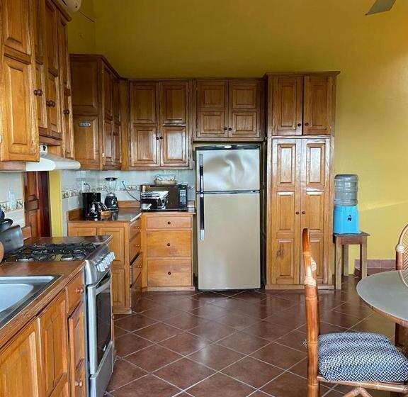 سوییت با چشمانداز دریا, Suites La Hacienda