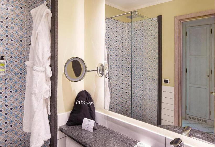 اتاق سوپریور با چشم‌انداز باغ, Therasia Resort Sea And Spa   The Leading Hotels Of The World