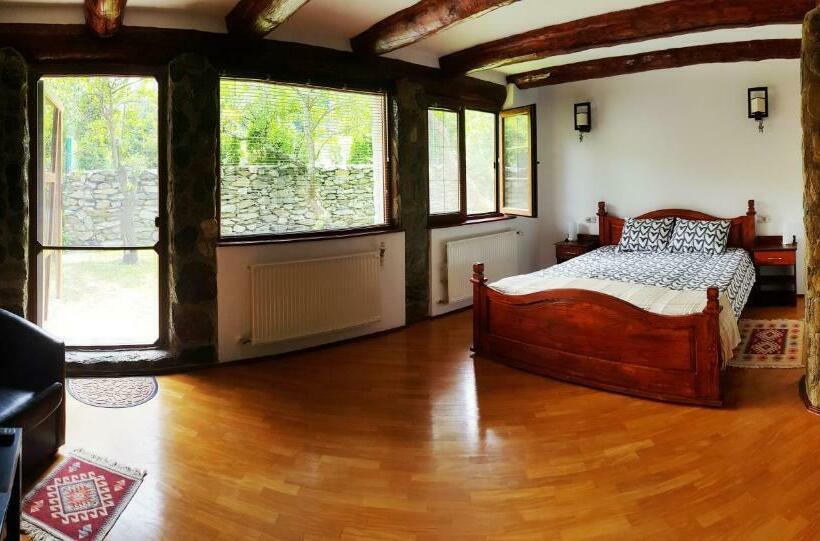 Номер Стандарт Трехместный, Casa Bunicului